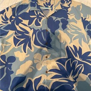 Tommy Bahama Blue and Cream Floral Shirt Men’s XXL, Great Condition